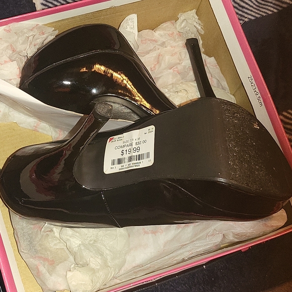 Shoes - Picture 2 of 5